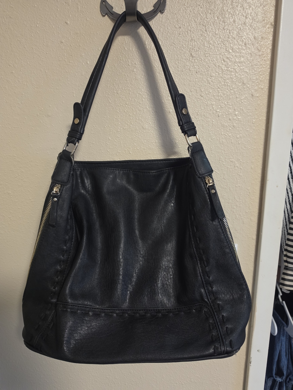 Elegant Black Leather Shoulder Tote